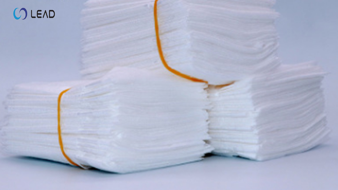 Dustproof cloth folding packaging machine